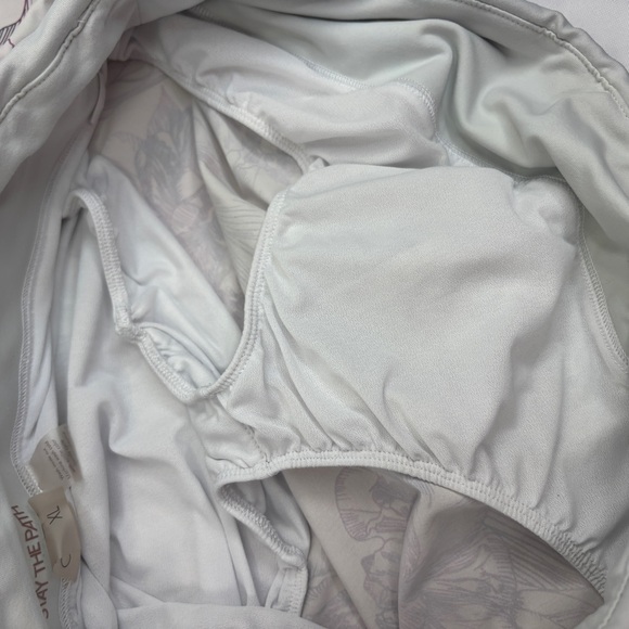 CALIA Infinity Run Mid Rise Floral White Purple Running Shorts Womens XL - Picture 4 of 7